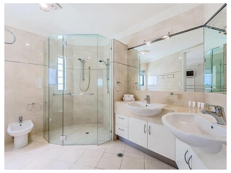 2/8 Marina Walk, Alexandra Headland QLD 4572