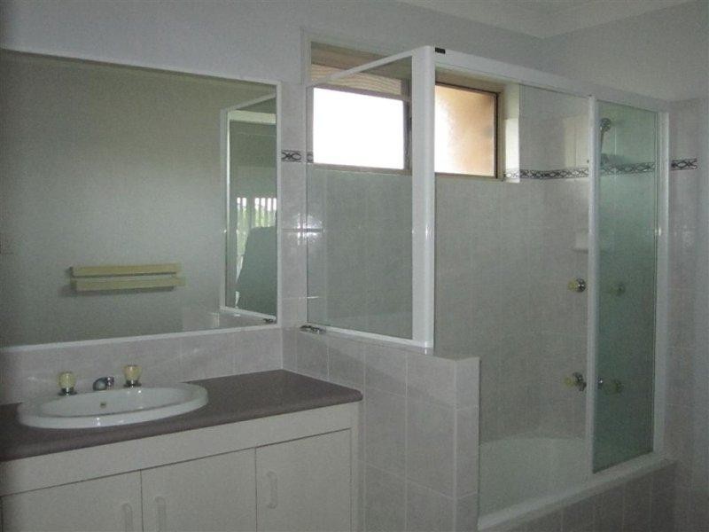 121 Golden Ave, Calamvale QLD 4116