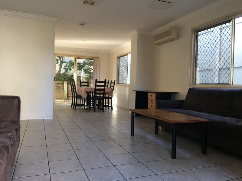 126 Klumpp Rd, Upper Mount Gravatt QLD 4122