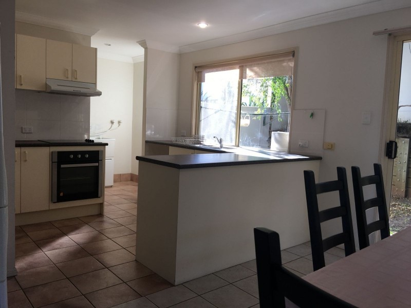 126 Klumpp Rd, Upper Mount Gravatt QLD 4122
