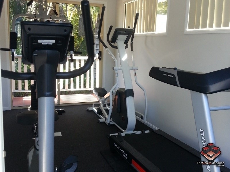 126 Klumpp Rd, Upper Mount Gravatt QLD 4122