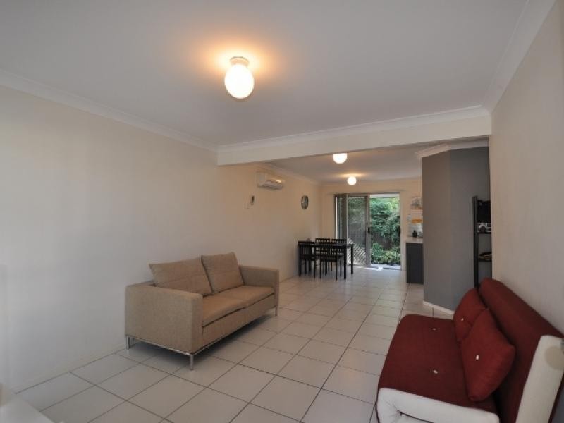 130 Jutland Street, Oxley QLD 4075