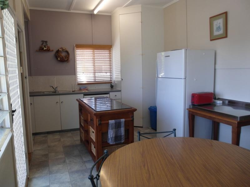 12 Amelia Street, West Gladstone QLD 4680