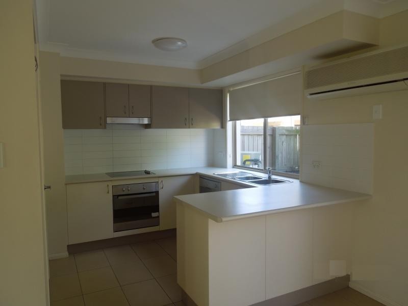 10 Johnston Street, Carina QLD 4152