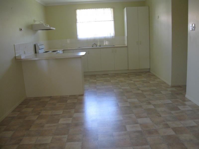TRISTANIA CRES, Urangan QLD 4655