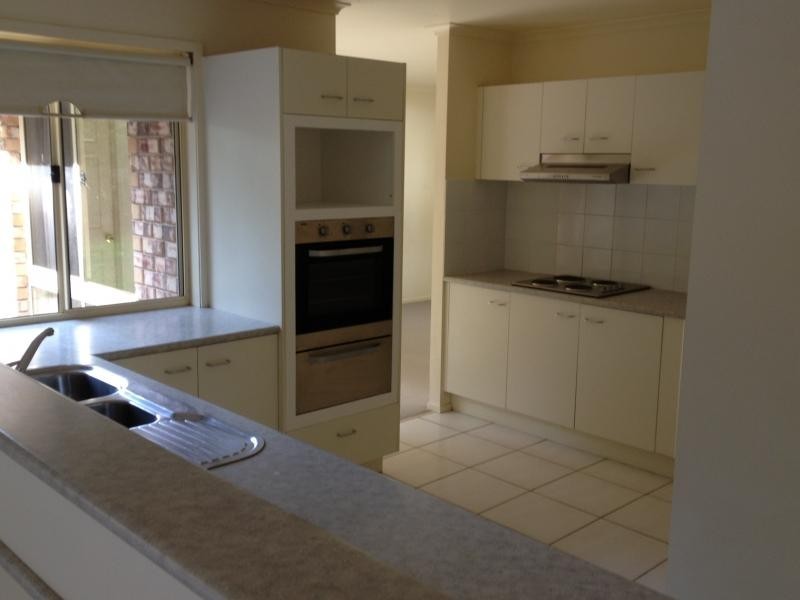 8 Michelangelo Cres, Mackenzie QLD 4156