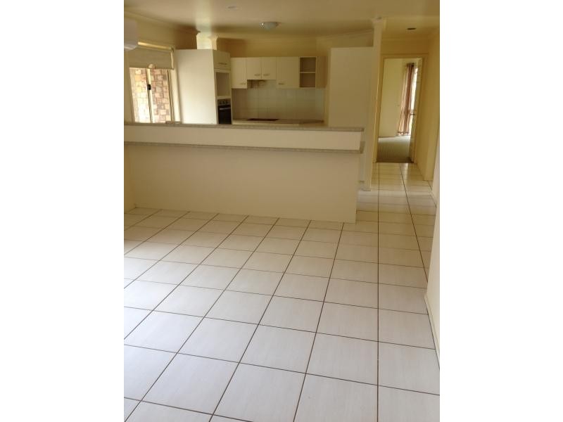 8 Michelangelo Cres, Mackenzie QLD 4156