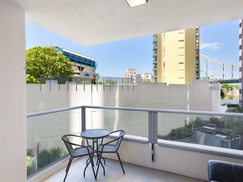 30 Macrossan Street, Brisbane QLD 4000