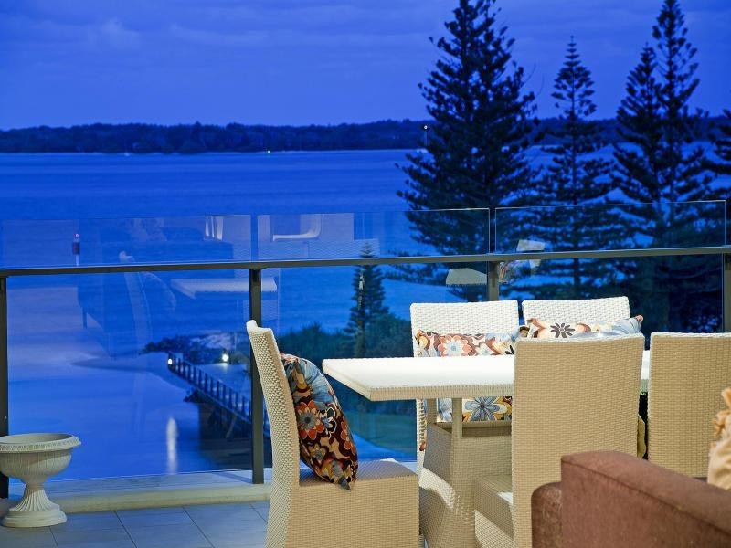 4502/323 Bayview Street, Runaway Bay QLD 4216