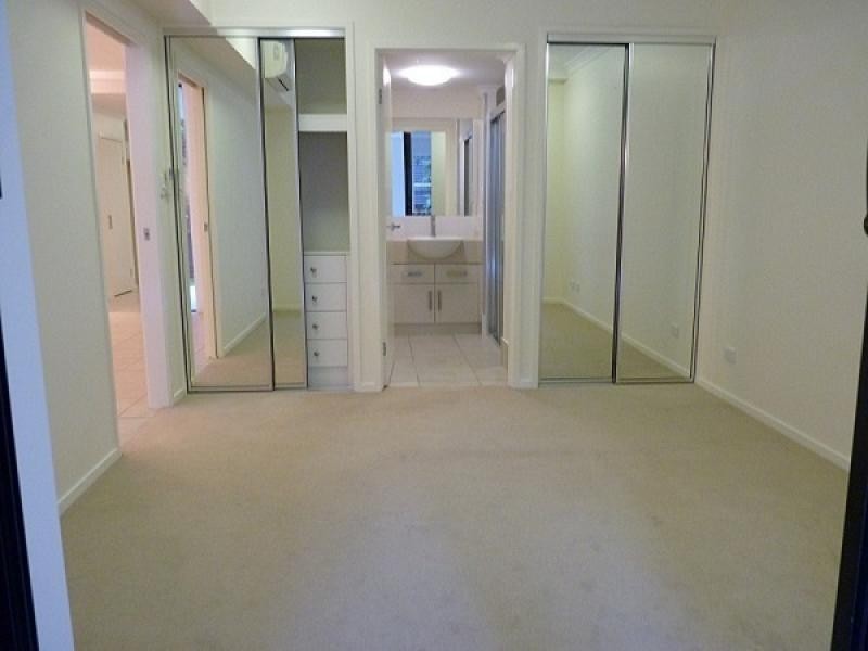 6-24 Henry Street, West End QLD 4810
