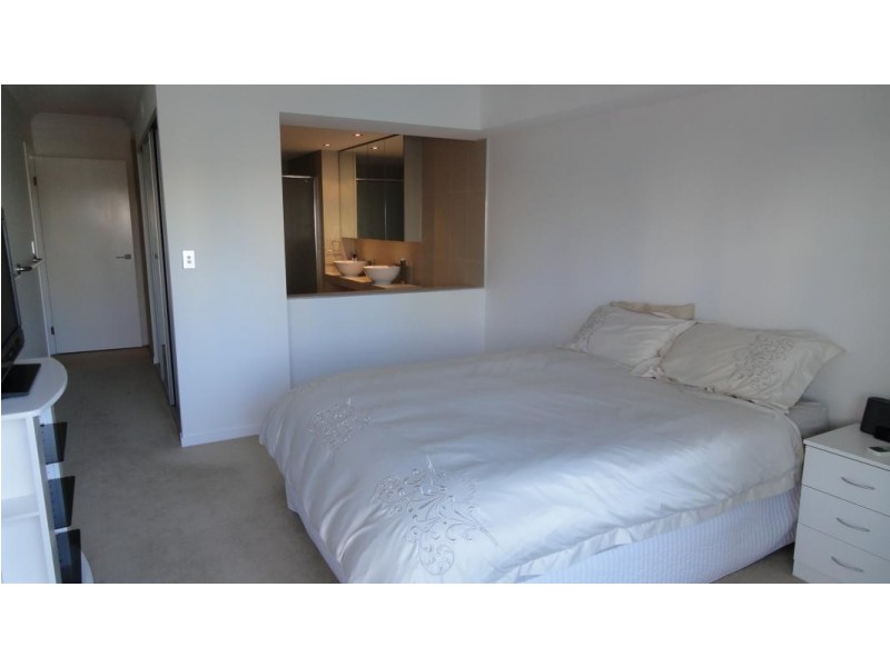 53 Darrambal, Chevron Island QLD 4217