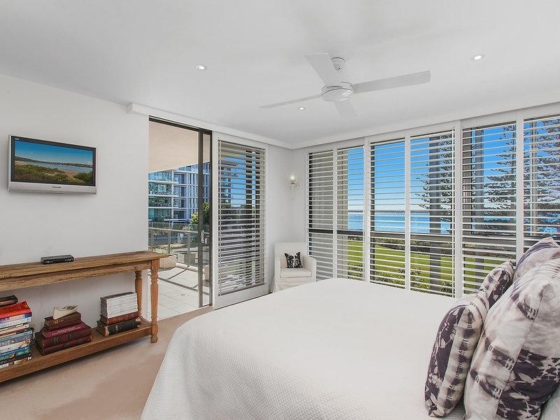 323 Bayview Street, Hollywell QLD 4216