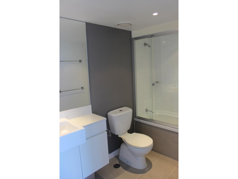 9 LAWSON Street, Southport QLD 4215