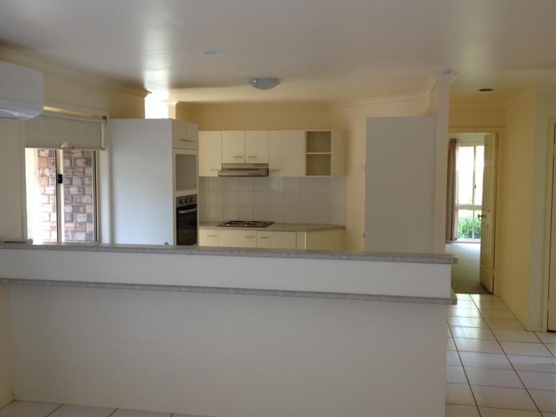 8 Michelangelo Crescent, Mackenzie QLD 4156