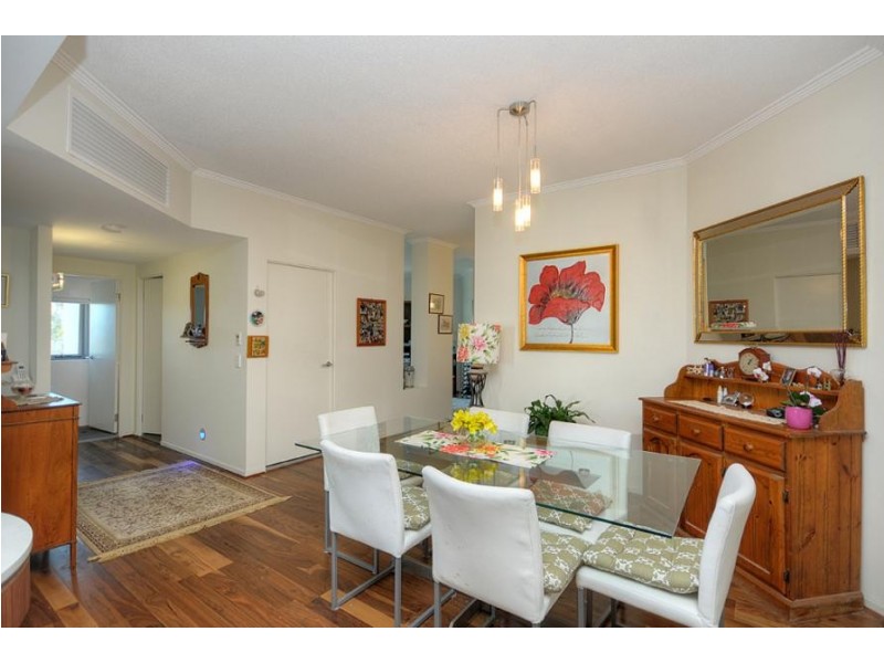 20 Bayview Street, Runaway Bay QLD 4216