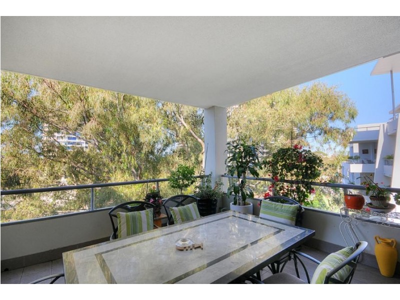 20 Bayview Street, Runaway Bay QLD 4216