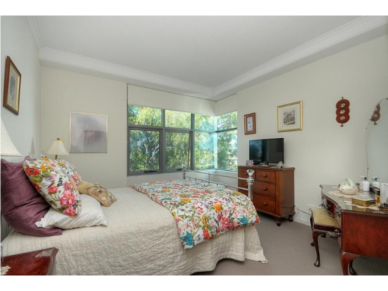20 Bayview Street, Runaway Bay QLD 4216