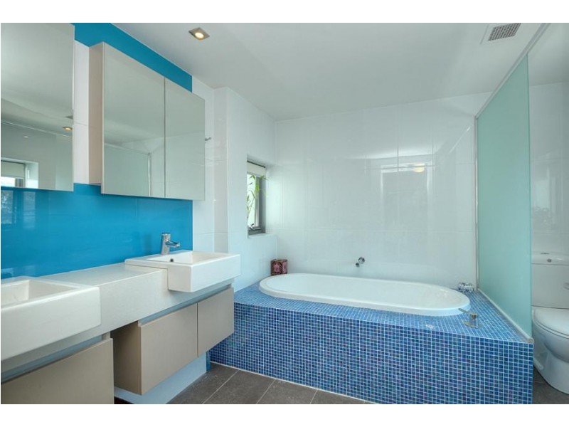 20 Bayview Street, Runaway Bay QLD 4216
