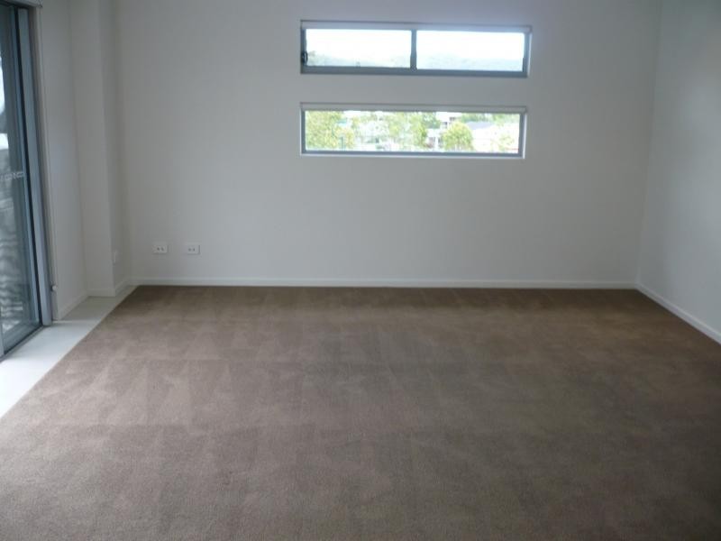 UNIT 36 / 28 CASTELLO CIRCUIT, Varsity Lakes QLD 4227