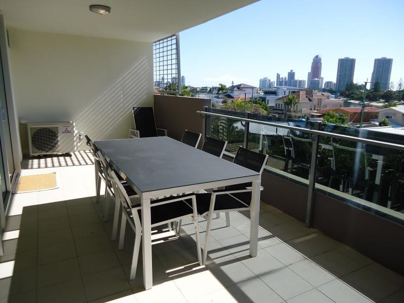 46 / 53 Darrambal, Chevron Island QLD 4217