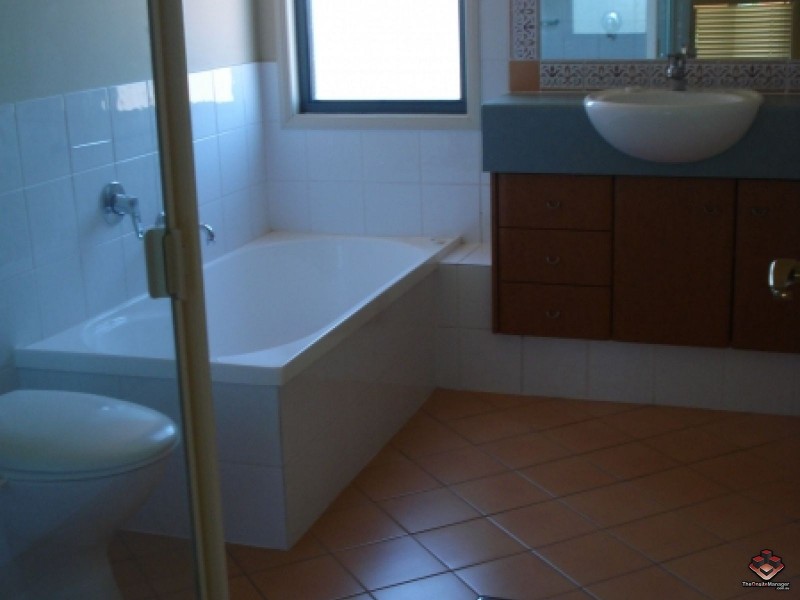 20 Fairway Drive, Clear Island Waters QLD 4226