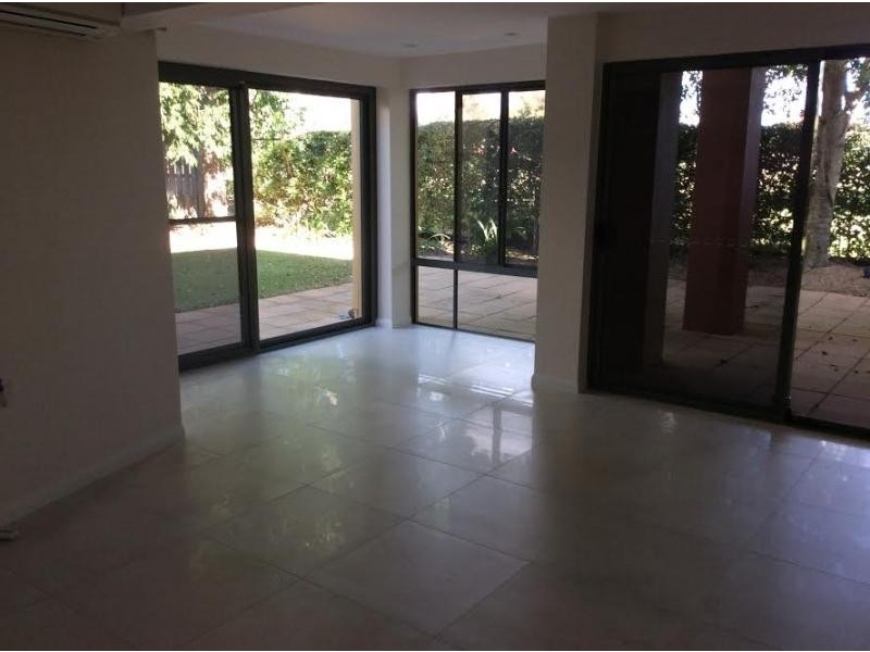 1 / 20 Fairway Drive, Clear Island Waters QLD 4226