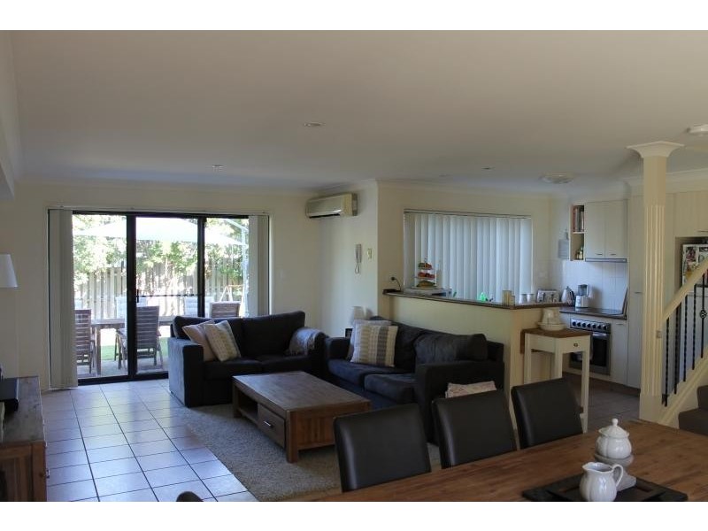 18/2 Tuition street, Upper Coomera QLD 4209