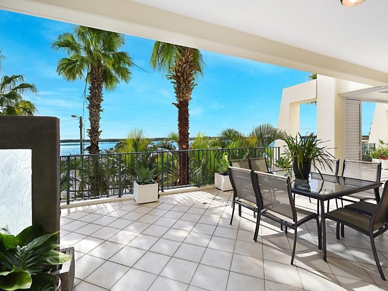 326 Marine Parade, Labrador QLD 4215