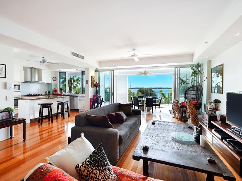 326 Marine Parade, Labrador QLD 4215