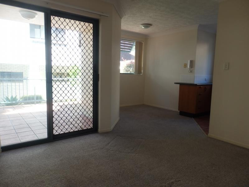 8/140 MARINE PARADE, Southport QLD 4215