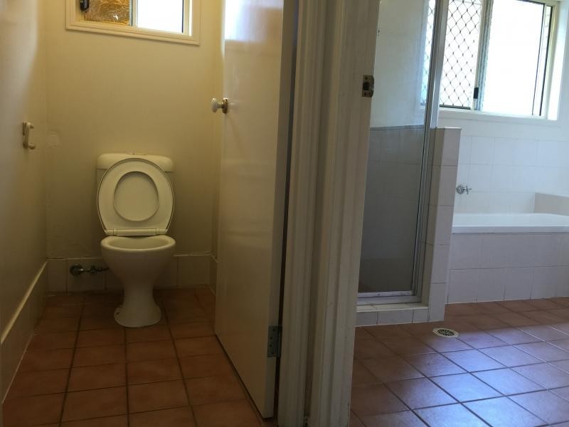 359 Warrigal Rd, Eight Mile Plains QLD 4113