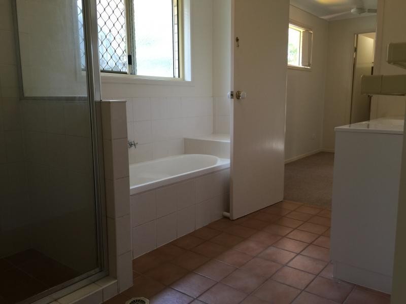 359 Warrigal Rd, Eight Mile Plains QLD 4113