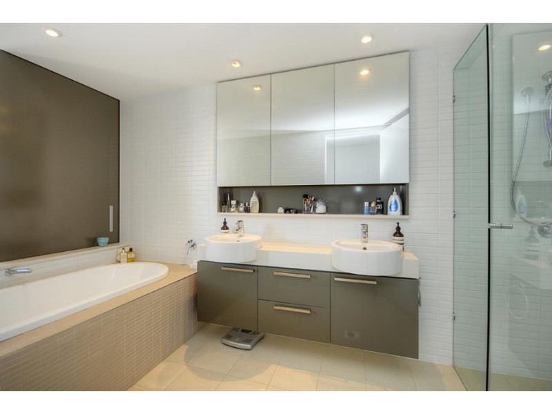 2501/323 Bayview Street, Hollywell QLD 4216