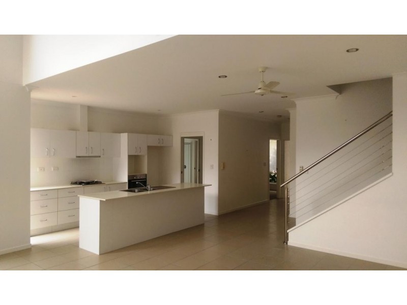 71 Elizabeth st, Urangan QLD 4655