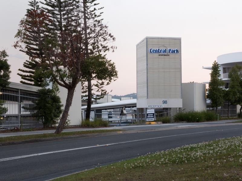 98 University Drive, Varsity Lakes QLD 4227