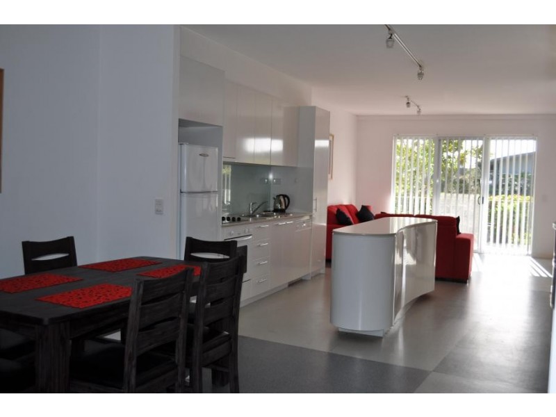 98 University Drive, Varsity Lakes QLD 4227