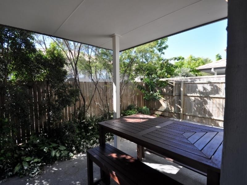 130 Jutland Street, Oxley QLD 4075