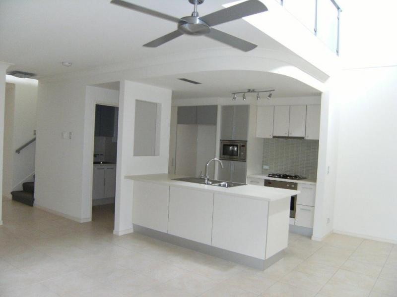 3044 Quay South Drive, Carrara QLD 4211