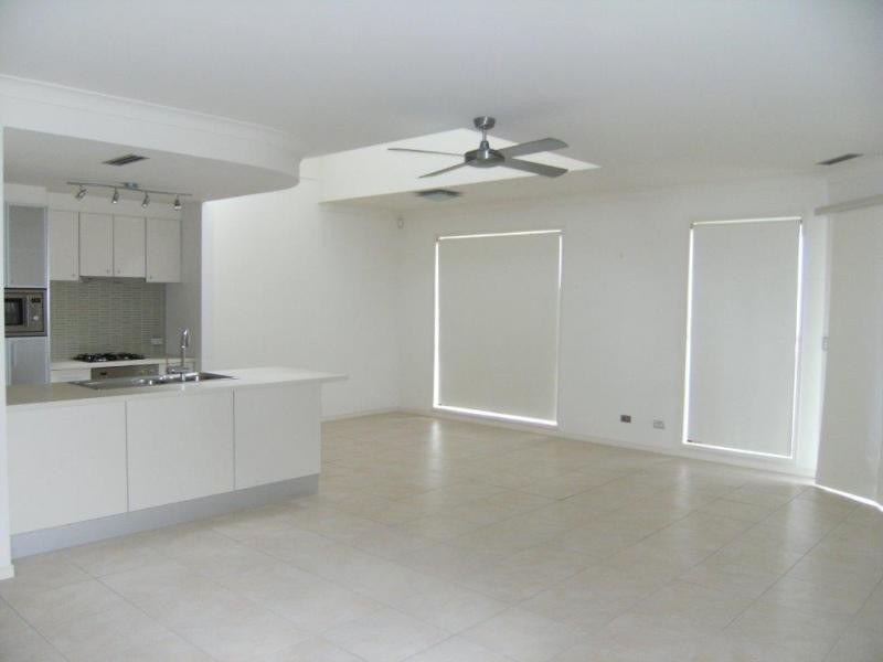 3044 Quay South Drive, Carrara QLD 4211