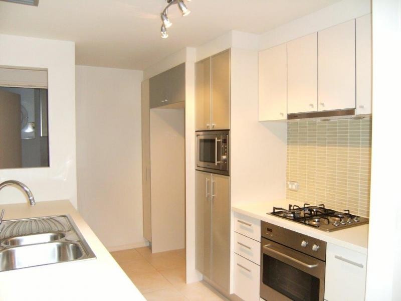 3044 Quay South Drive, Carrara QLD 4211