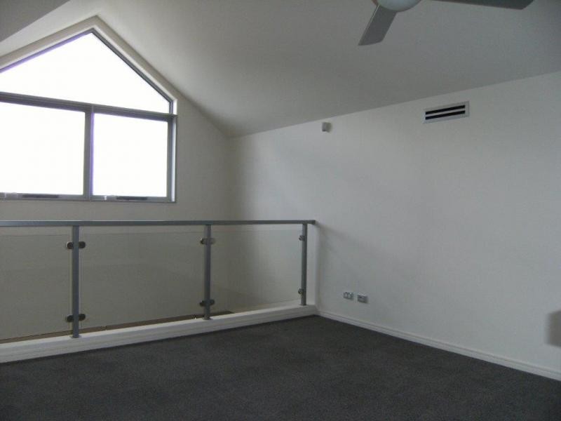 3044 Quay South Drive, Carrara QLD 4211