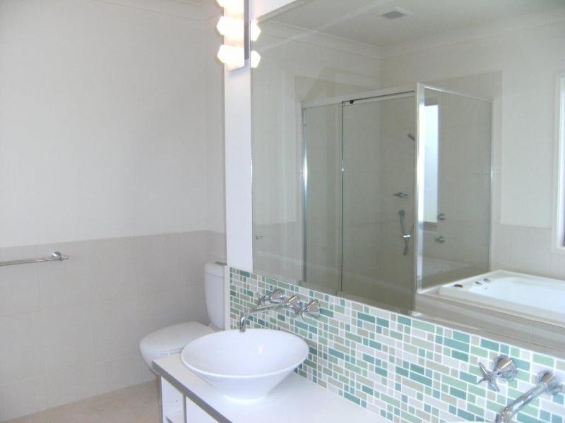 3044 Quay South Drive, Carrara QLD 4211