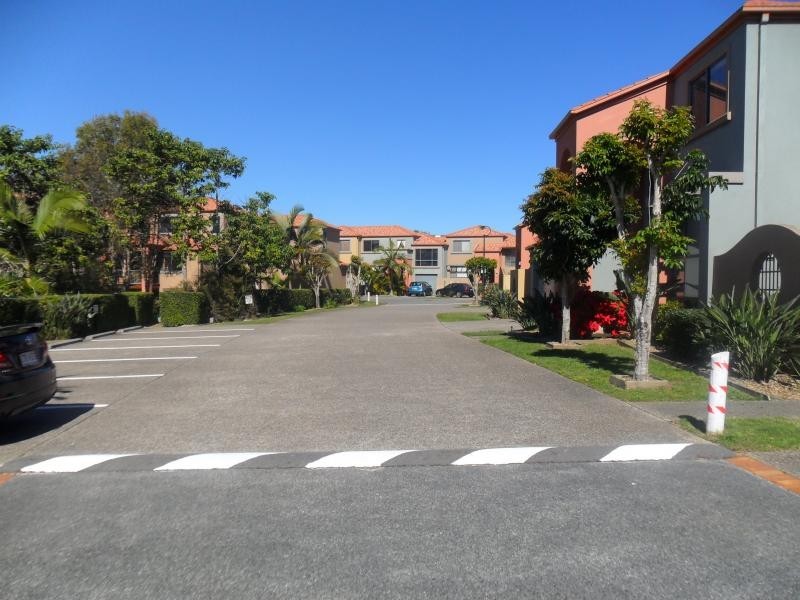 1 / 20 Fairway Drive, Clear Island Waters QLD 4226