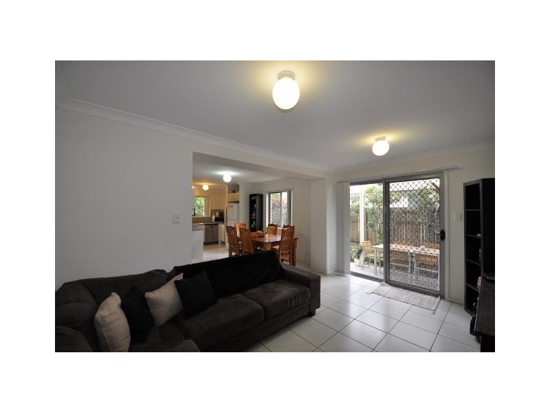 130 Jutland St, Oxley QLD 4075