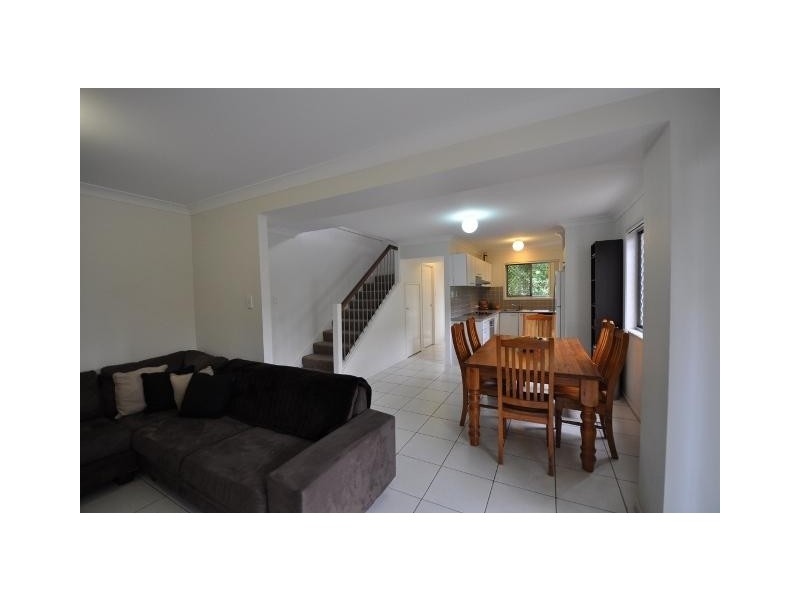 130 Jutland St, Oxley QLD 4075