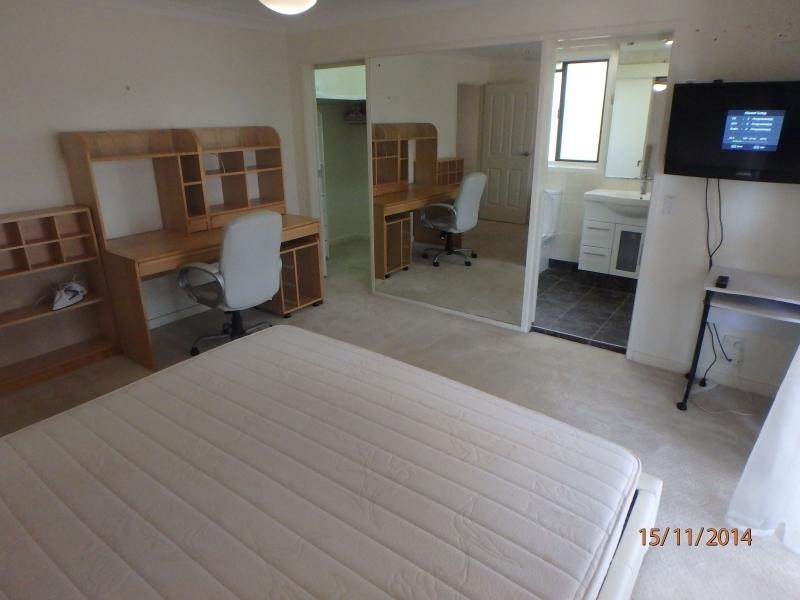 30 Bourton Rd, Merrimac QLD 4226