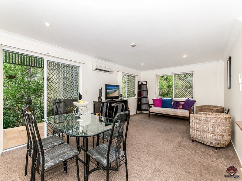 V32/206 D`ARCY ROAD, Norman Park QLD 4170