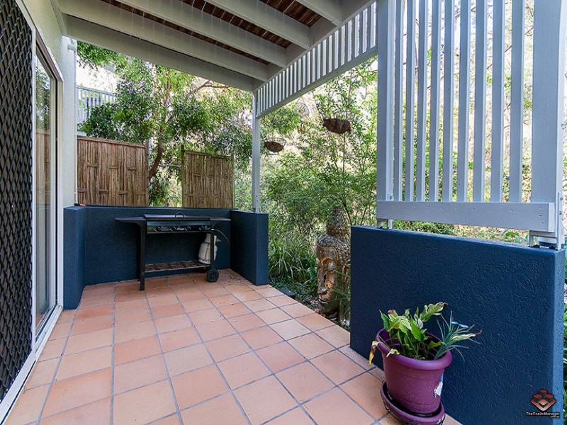 V32/206 D`ARCY ROAD, Norman Park QLD 4170