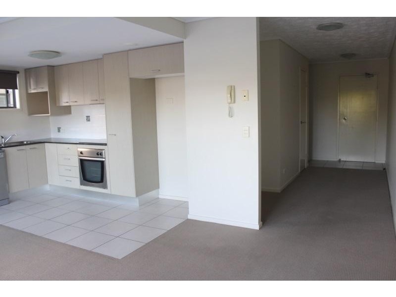 19 / 4 Grand Parade, Parrearra QLD 4575