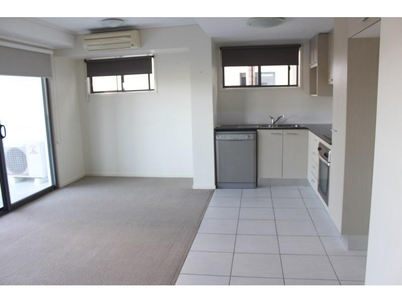 19 / 4 Grand Parade, Parrearra QLD 4575